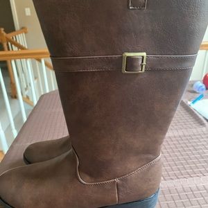 Women’s size 6 boots NWOT